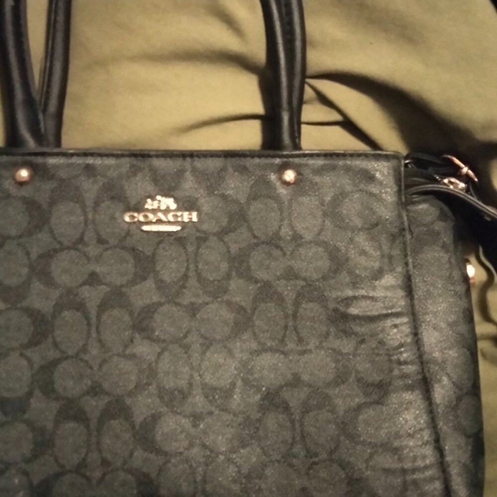Barely used coach bag and coin purse - Picture 6 of 6